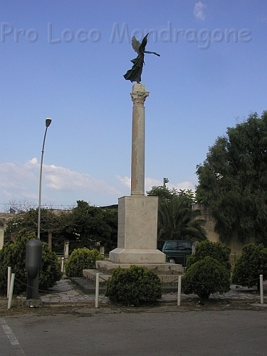 Monumento ai Caduti - 2.JPG